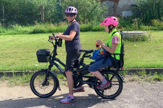 Novinka & akce-Máma s handicapovanou dcerou spolu jezdí na speciálně upraveném kole TERN