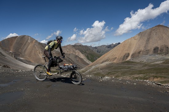 Silk Road Mountain Race na nákladním kole