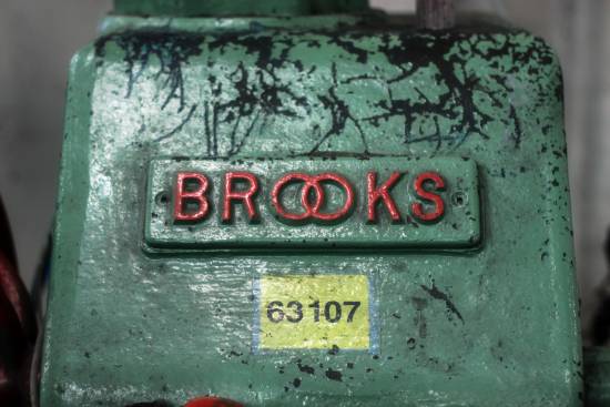 Vůně kůže v anglické továrně BROOKS. Račte vstoupit